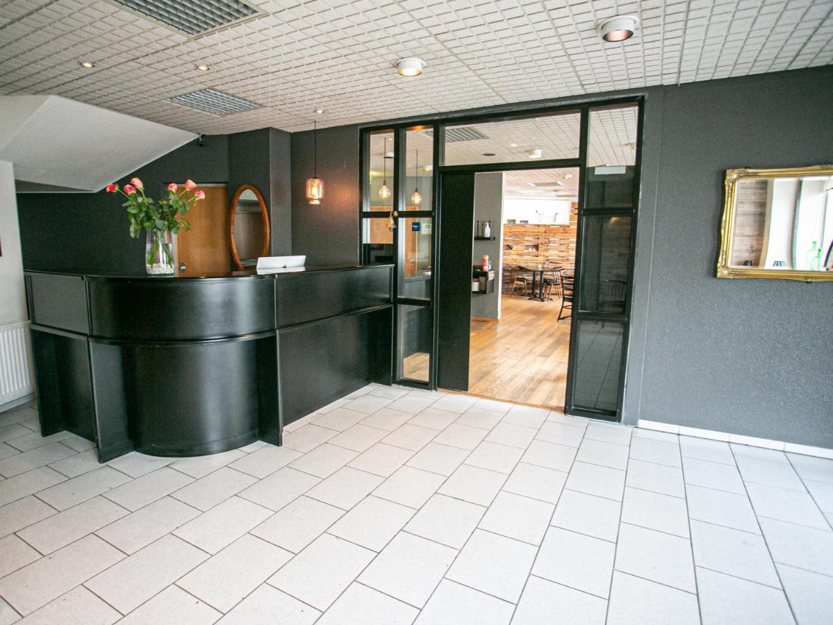 Hotel Northurland Akureyri Bagian luar foto