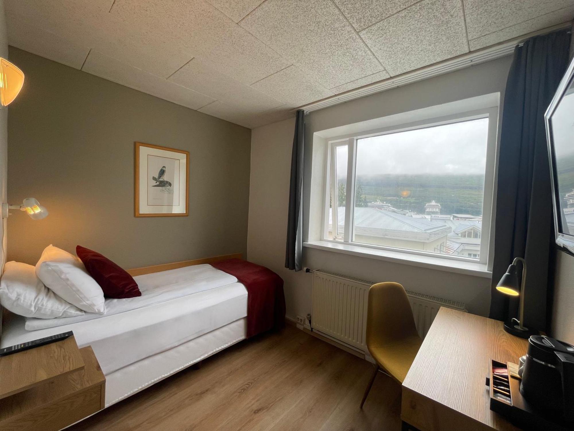 Hotel Northurland Akureyri Bagian luar foto